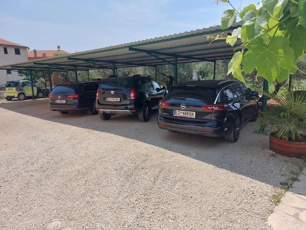 Apartments Baksa Kanfanar